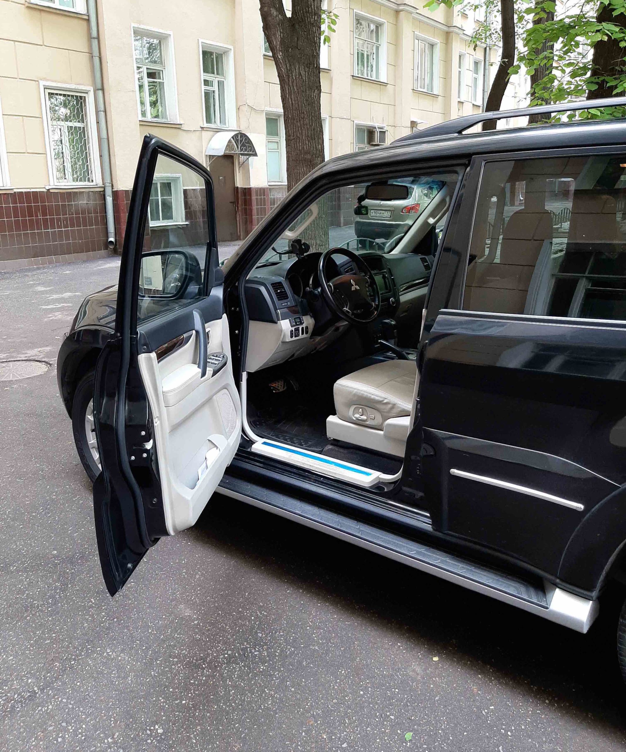 MITSUBISHI PAJERO 2014